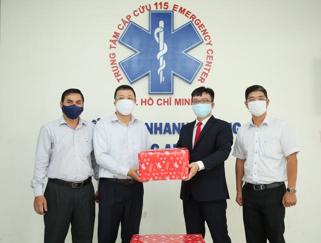 VUS tiếp sức cùng y bác sĩ và cán bộ y tế vững vàng chống dịch Covid-19 - 3 VUS tiếp sức cùng y bác sĩ và cán bộ y tế vững vàng chống dịch Covid-19 - 3