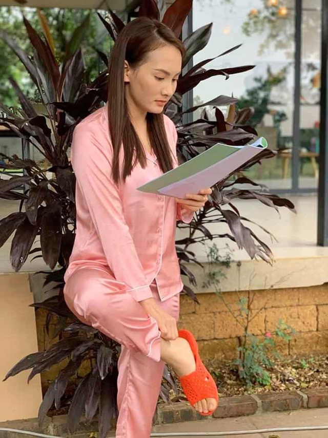 Chùm ảnh hậu trường “khó đỡ” của “Về nhà đi con” phiên bản Covid-19 - 4 Chùm ảnh hậu trường “khó đỡ” của “Về nhà đi con” phiên bản Covid-19 - 4