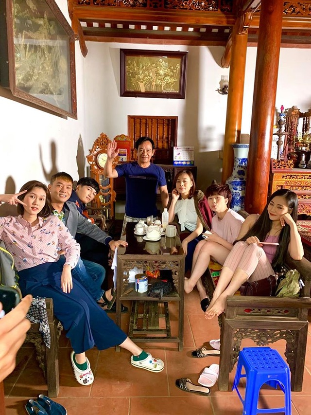 Chùm ảnh hậu trường “khó đỡ” của “Về nhà đi con” phiên bản Covid-19 - 10 Chùm ảnh hậu trường “khó đỡ” của “Về nhà đi con” phiên bản Covid-19 - 10