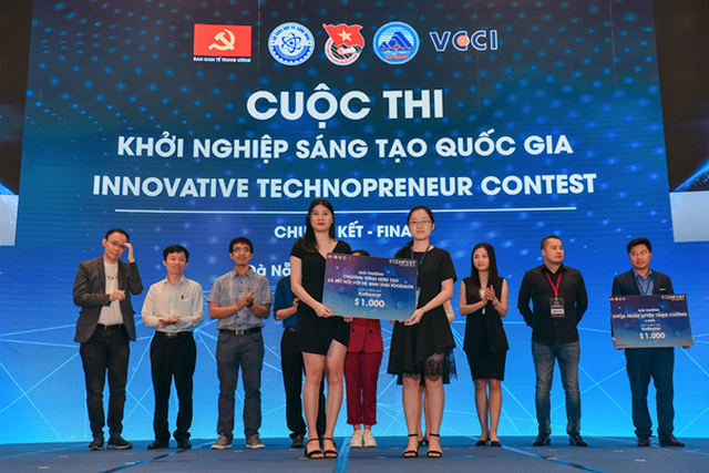 anh 3 ba Nguyen Thi Ngoc Huyen (Trai) tai Techfest 2018.png
