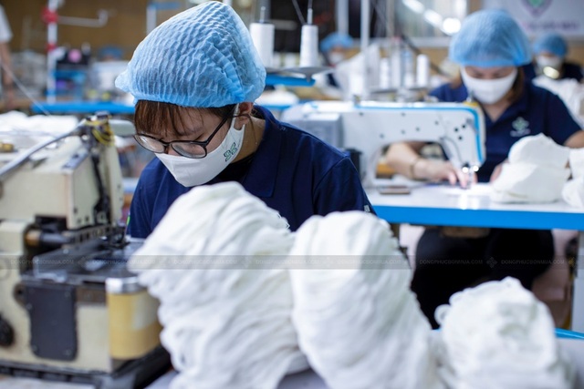 Khẩu trang in logo doanh nghiệp với hàng trăm mẫu mã sáng tạo - 4 Khẩu trang in logo doanh nghiệp với hàng trăm mẫu mã sáng tạo - 4