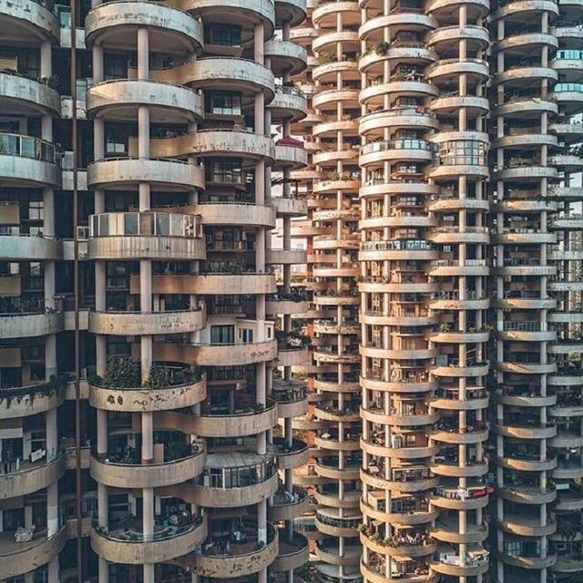Tòa chung cư với kiến trúc “kỳ lạ”, càng nhìn càng “hút mắt” như mê cung - 4 Tòa chung cư với kiến trúc “kỳ lạ”, càng nhìn càng “hút mắt” như mê cung - 4