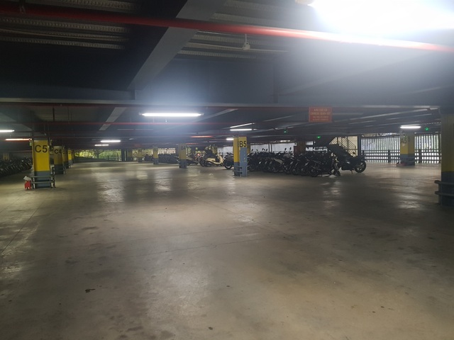 Sân bay Tân Sơn Nhất vắng lặng.jpg Sân bay Tân Sơn Nhất vắng lặng.jpg
