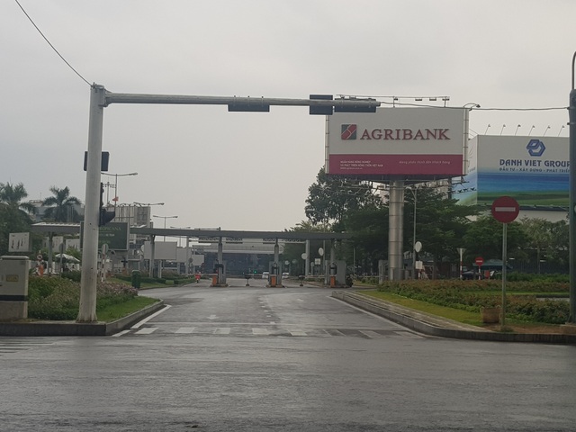 Sân bay Tân Sơn Nhất vắng lặng.jpg Sân bay Tân Sơn Nhất vắng lặng.jpg