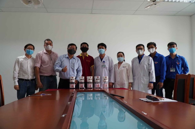 ĐH Bách khoa Đà Nẵng bàn giao máy rửa tay sát khuẩn tự động đến bệnh viện - 1 ĐH Bách khoa Đà Nẵng bàn giao máy rửa tay sát khuẩn tự động đến bệnh viện - 1