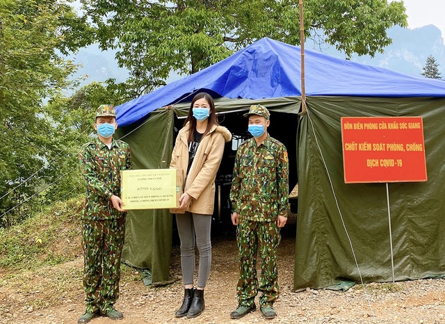 Lương Thùy Linh xúc động khi thấy chiến sĩ chống dịch “ăn lán, ngủ rừng” - 4 Lương Thùy Linh xúc động khi thấy chiến sĩ chống dịch “ăn lán, ngủ rừng” - 4