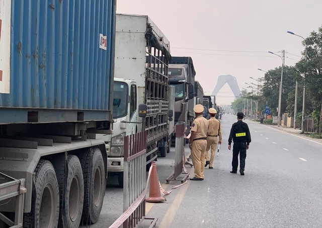 Hải Dương giải thích việc ô tô ùn ứ, phủ nhận tin cách ly người tỉnh khác - 2 Hải Dương giải thích việc ô tô ùn ứ, phủ nhận tin cách ly người tỉnh khác - 2