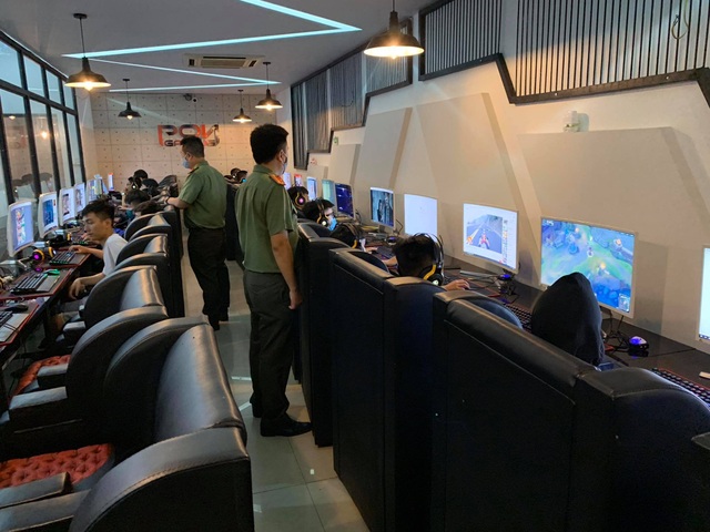 Quán internet đóng cửa vẫn phục vụ hàng chục game thủ thâu đêm - 2 Quán internet đóng cửa vẫn phục vụ hàng chục game thủ thâu đêm - 2