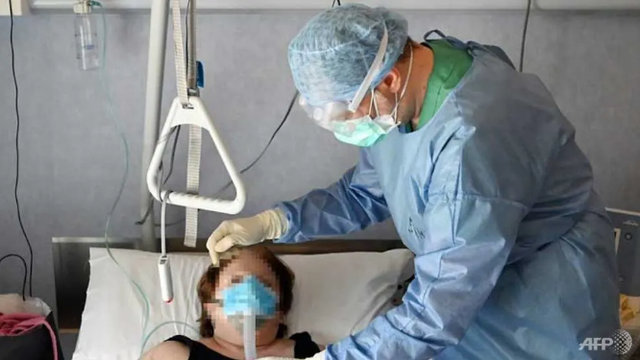Hơn 18.200 người chết, Italia tính kéo dài lệnh phong tỏa - 1 Hơn 18.200 người chết, Italia tính kéo dài lệnh phong tỏa - 1