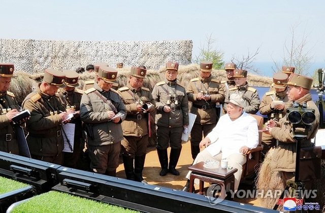 Nhà lãnh đạo Triều Tiên Kim Jong-un thị sát tập trận - 1 Nhà lãnh đạo Triều Tiên Kim Jong-un thị sát tập trận - 1