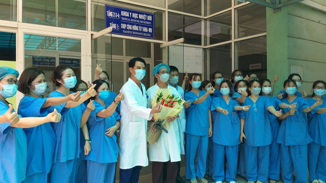 Chiếc bánh kem đặc biệt Cảm ơn Đà Nẵng của bệnh nhân Covid-19 - 6 Chiếc bánh kem đặc biệt Cảm ơn Đà Nẵng của bệnh nhân Covid-19 - 6