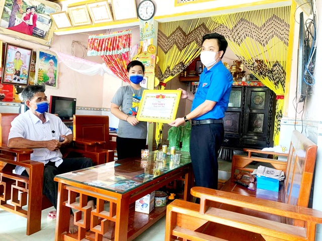 Một học sinh lớp 6 đập heo đất ủng hộ 2 triệu đồng chống dịch Covid-19 - 1 Một học sinh lớp 6 đập heo đất ủng hộ 2 triệu đồng chống dịch Covid-19 - 1