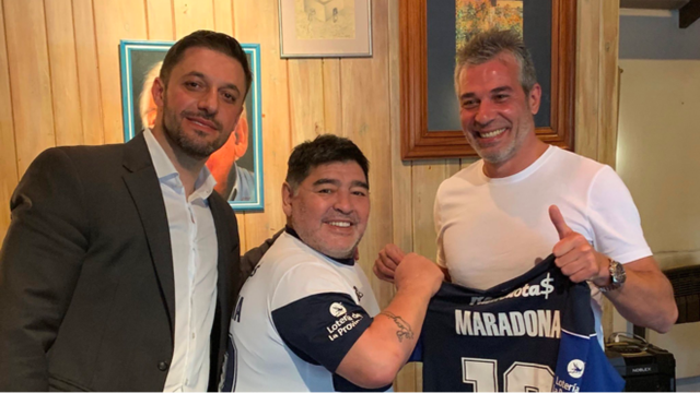 Maradona shows a healthy life during isolation - 1