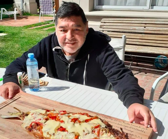 Maradona shows a healthy life during isolation - 4