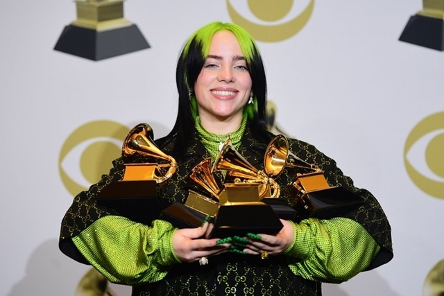 Billie Eilish xấu hổ khi nhận giải Grammy - 1