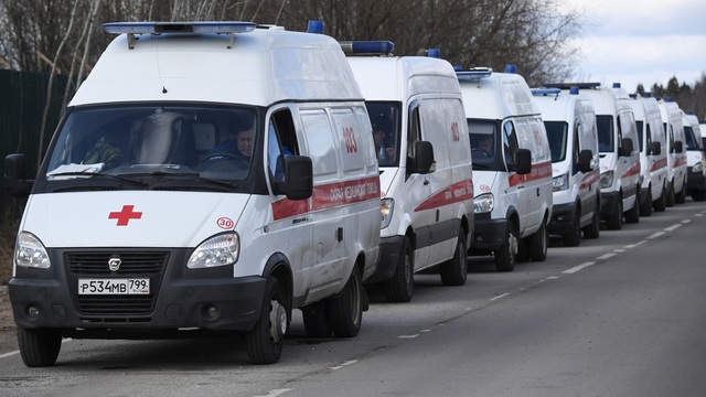 Số ca Covid-19 tăng kỷ lục ở Nga, xe cứu thương ùn ùn gây tắc đường
