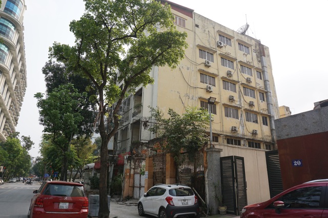 Cận cảnh 2 lô đất vàng im lìm của “ông lớn” đường sắt phải thu hồi - 10 Cận cảnh 2 lô đất vàng im lìm của “ông lớn” đường sắt phải thu hồi - 10