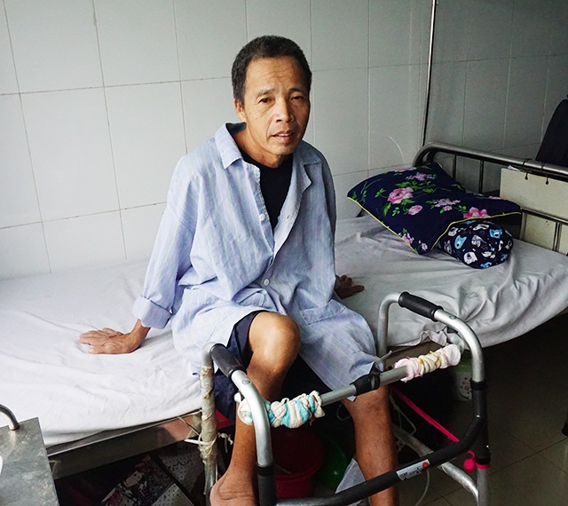 Bạn đọc Dân trí giúp đỡ người đàn ông bị vỡ đốt sống hơn 110 triệu đồng - 2 Bạn đọc Dân trí giúp đỡ người đàn ông bị vỡ đốt sống hơn 110 triệu đồng - 2