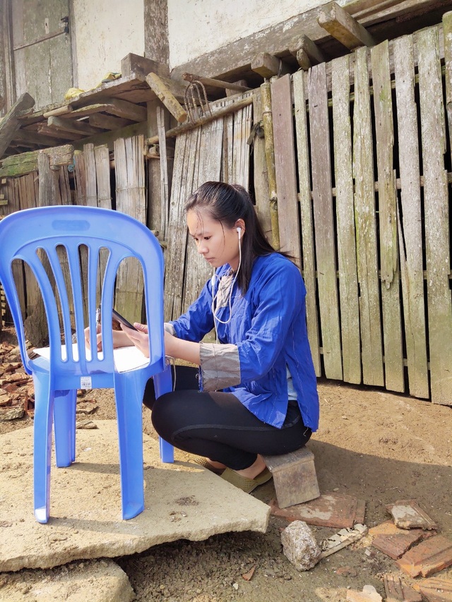 Cảm động học sinh vùng cao băng rừng, “hứng” mạng học trực tuyến - 5 Cảm động học sinh vùng cao băng rừng, “hứng” mạng học trực tuyến - 5