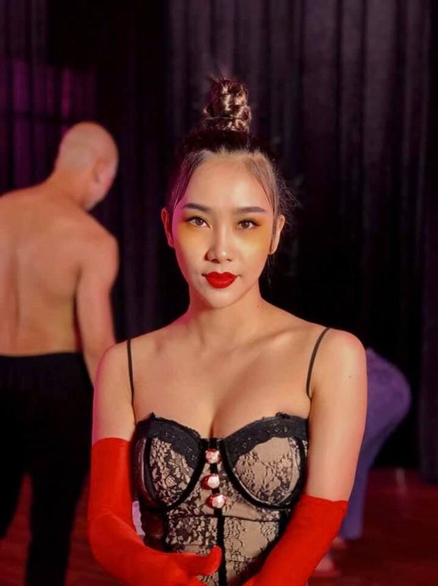 Phạm Lịch vẫn được trai trẻ “thả thính” sau khi công khai người yêu - 2 Phạm Lịch vẫn được trai trẻ “thả thính” sau khi công khai người yêu - 2