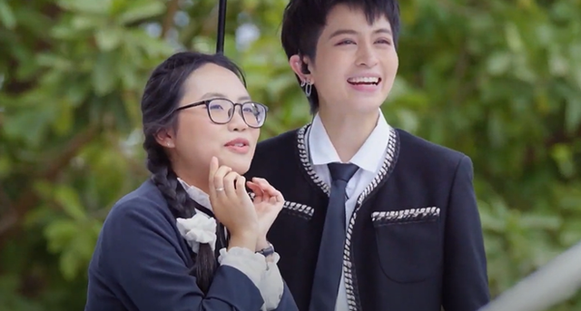 Phương Mỹ Chi lại bị chê trang điểm già dặn khi làm MC truyền hình? - 7 Phương Mỹ Chi lại bị chê trang điểm già dặn khi làm MC truyền hình? - 7