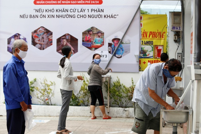 Báo nước ngoài đồng loạt đưa tin “ATM gạo” của Việt Nam