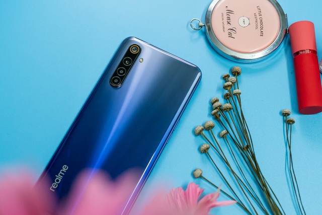 Sắm ngay Realme 6 tại Thế Giới Di Động để tránh dịch bớt nhàm chán - Ảnh minh hoạ 2