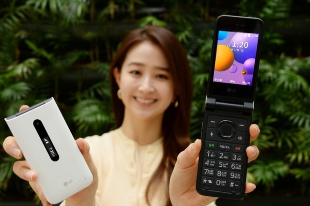 LG ra mắt điện thoại nắp gập gợi nhớ thiết kế cổ điển - Ảnh minh hoạ 2