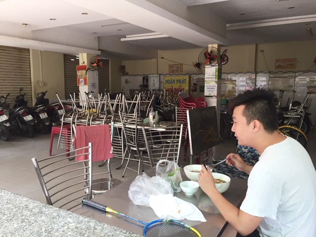 Ngày cuối cách ly, giới kinh doanh rục rịch dọn dẹp để mở cửa trở lại - 4 Ngày cuối cách ly, giới kinh doanh rục rịch dọn dẹp để mở cửa trở lại - 4