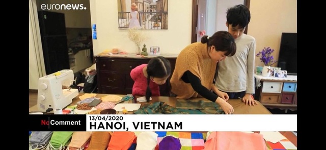 Khẩu trang độc đáo của Việt Nam trên báo nước ngoài - 2 Khẩu trang độc đáo của Việt Nam trên báo nước ngoài - 2