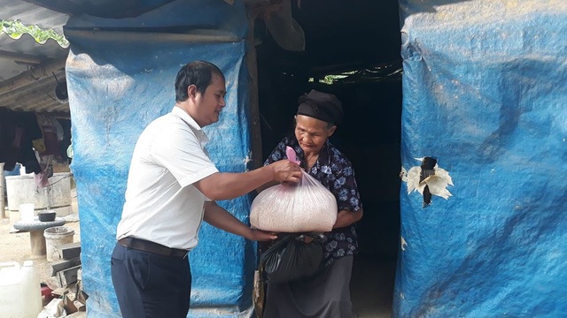 Người con của đồng bào Hrê được nhận giải thưởng Lý Tự Trọng - 2 Người con của đồng bào Hrê được nhận giải thưởng Lý Tự Trọng - 2