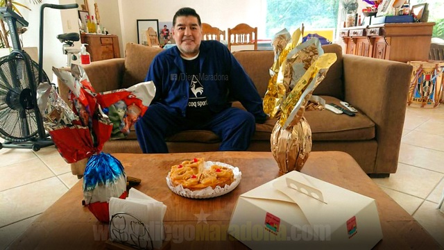 Maradona gửi lời chúc sức khoẻ đến mọi người giữa mùa dịch Covid-19 - 1 Maradona gửi lời chúc sức khoẻ đến mọi người giữa mùa dịch Covid-19 - 1
