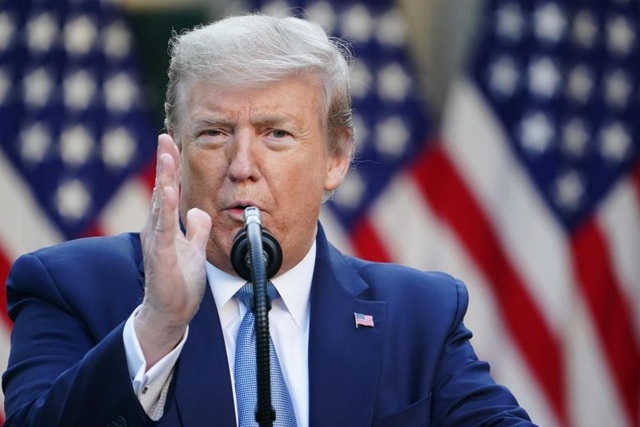 Tranh cãi việc séc cứu trợ hàng chục triệu người Mỹ in tên ông Trump - 1 Tranh cãi việc séc cứu trợ hàng chục triệu người Mỹ in tên ông Trump - 1