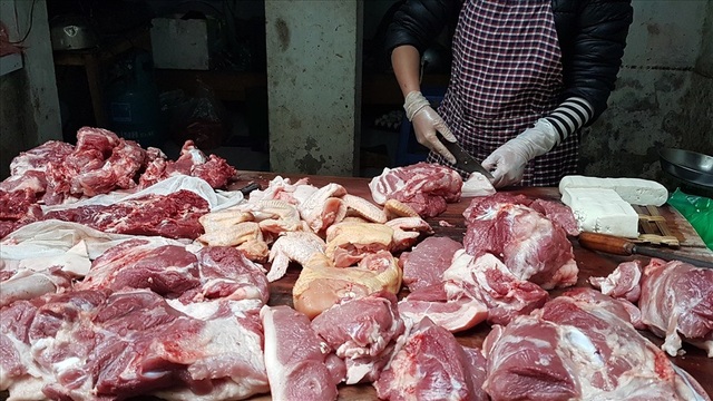 Giá thịt lợn khó giảm vì… khan nguyên liệu, cổ phiếu “tăng nóng” - 1 Giá thịt lợn khó giảm vì… khan nguyên liệu, cổ phiếu “tăng nóng” - 1