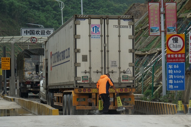 Hàng nghìn xe nông sản ùn ứ ở cửa khẩu Lạng Sơn - 15 Hàng nghìn xe nông sản ùn ứ ở cửa khẩu Lạng Sơn - 15