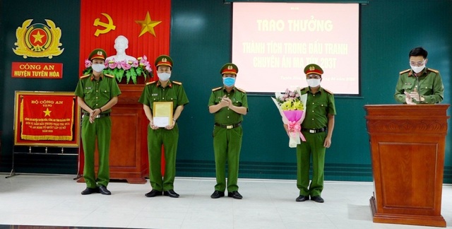 Khen thưởng nhiều đơn vị công an lập chiến công trong thời điểm dịch - 2 Khen thưởng nhiều đơn vị công an lập chiến công trong thời điểm dịch - 2