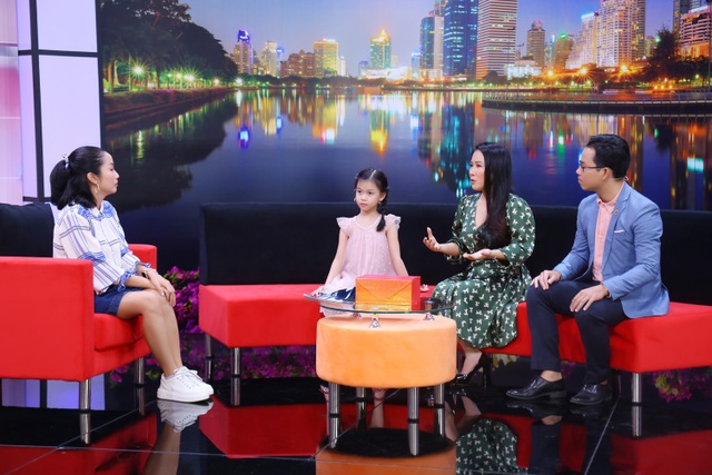 NSƯT Vân Khánh ngỡ ngàng khi bị con gái 8 tuổi “kể xấu” trên truyền hình
