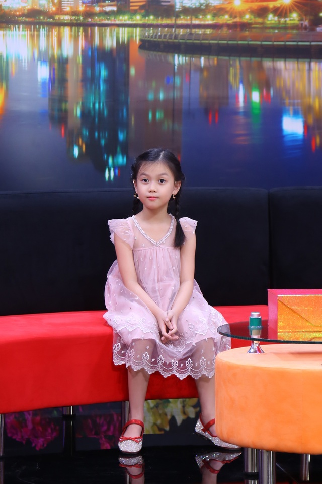 NSƯT Vân Khánh ngỡ ngàng khi bị con gái 8 tuổi “kể xấu” trên truyền hình - Ảnh minh hoạ 2