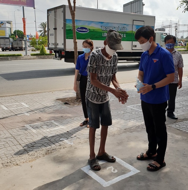 Đặt “ATM gạo” miễn phí cạnh khu công nghiệp để hỗ trợ công nhân - 3 Đặt “ATM gạo” miễn phí cạnh khu công nghiệp để hỗ trợ công nhân - 3