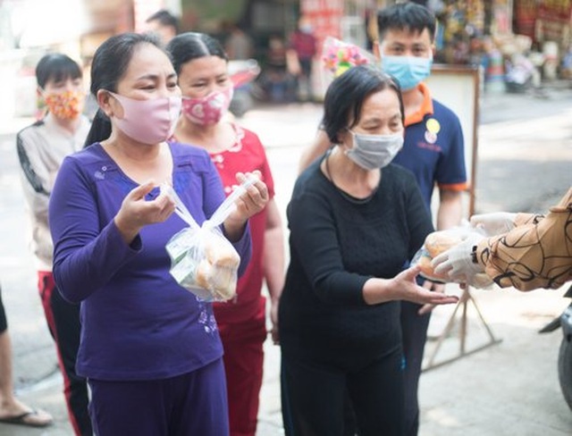 Người mắc bệnh hiểm nghèo quay cuồng trong dịch Covid-19 - 1 Người mắc bệnh hiểm nghèo quay cuồng trong dịch Covid-19 - 1