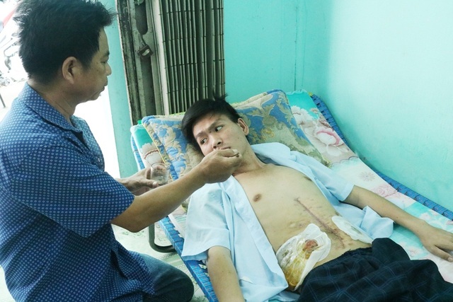 Trao gần 140 triệu đồng giúp đỡ chàng trai bị tai nạn thập tử nhất sinh - 3