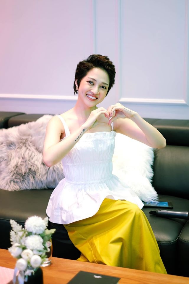 Kỳ Duyên, Minh Triệu, Lan Ngọc... cắt túi giấy làm váy cực kì gợi cảm - 7 Kỳ Duyên, Minh Triệu, Lan Ngọc... cắt túi giấy làm váy cực kì gợi cảm - 7