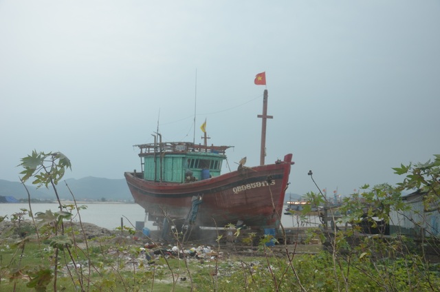 Ngừng hoạt động 2 cơ sở đóng tàu hoạt động “chui”, gây ô nhiễm - 2 Ngừng hoạt động 2 cơ sở đóng tàu hoạt động “chui”, gây ô nhiễm - 2
