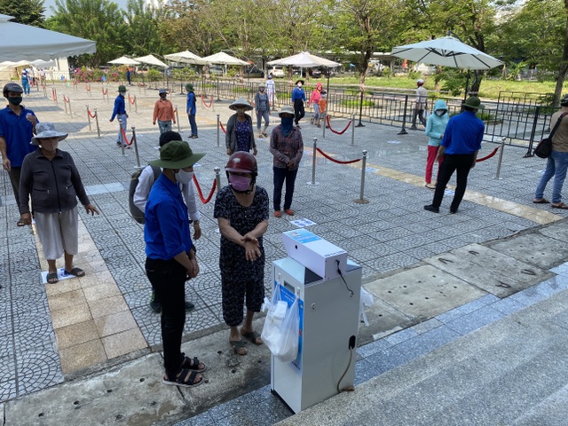 Đà Nẵng khởi động “ATM gạo” phục vụ lao động nghèo - 2 Đà Nẵng khởi động “ATM gạo” phục vụ lao động nghèo - 2