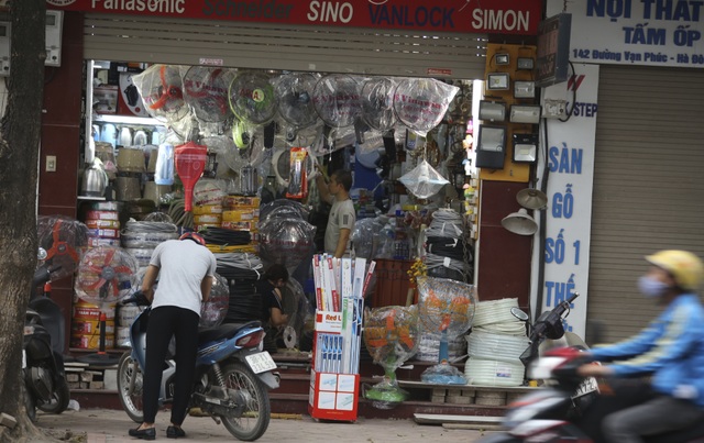Nhiều siêu thị, nhà hàng rục rịch mở cửa khi chưa hết lệnh cách ly - 6 Nhiều siêu thị, nhà hàng rục rịch mở cửa khi chưa hết lệnh cách ly - 6