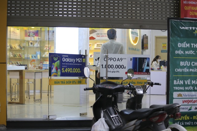 Nhiều siêu thị, nhà hàng rục rịch mở cửa khi chưa hết lệnh cách ly - 5 Nhiều siêu thị, nhà hàng rục rịch mở cửa khi chưa hết lệnh cách ly - 5