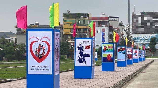 “Người đi tìm hình của nước” đoạt giải Nhất cuộc thi sáng tác tranh cổ động - 3 “Người đi tìm hình của nước” đoạt giải Nhất cuộc thi sáng tác tranh cổ động - 3