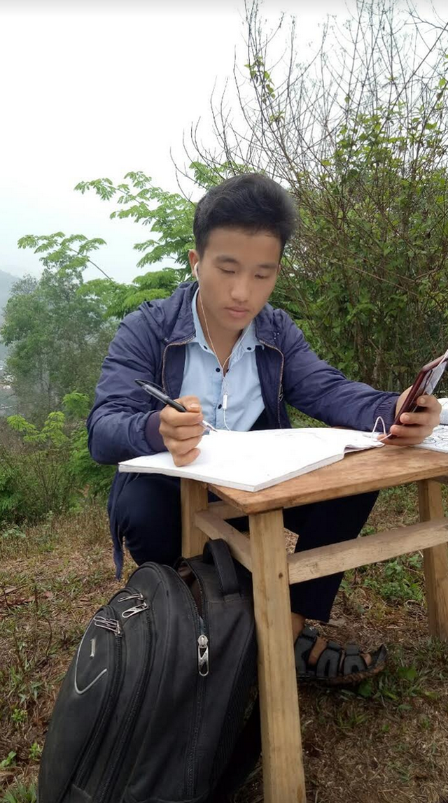 Cảm phục sự hiếu học của đôi bạn thân cô gái Thái và chàng trai H’Mông - 2 Cảm phục sự hiếu học của đôi bạn thân cô gái Thái và chàng trai H’Mông - 2