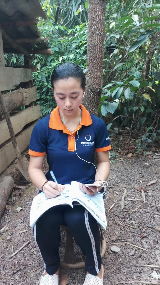 Cảm phục sự hiếu học của đôi bạn thân cô gái Thái và chàng trai H’Mông - 1 Cảm phục sự hiếu học của đôi bạn thân cô gái Thái và chàng trai H’Mông - 1