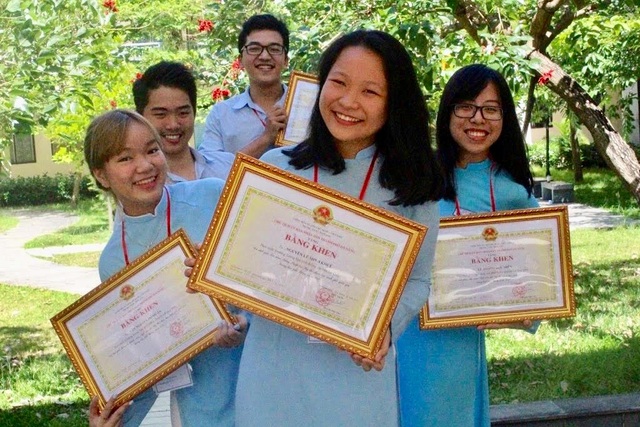 Viết luận “tôi là một phi công”, nữ sinh Đà Nẵng nhận học bổng 5,6 tỉ đồng - 2 Viết luận “tôi là một phi công”, nữ sinh Đà Nẵng nhận học bổng 5,6 tỉ đồng - 2